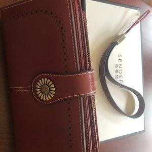 Women’s leather wallet.